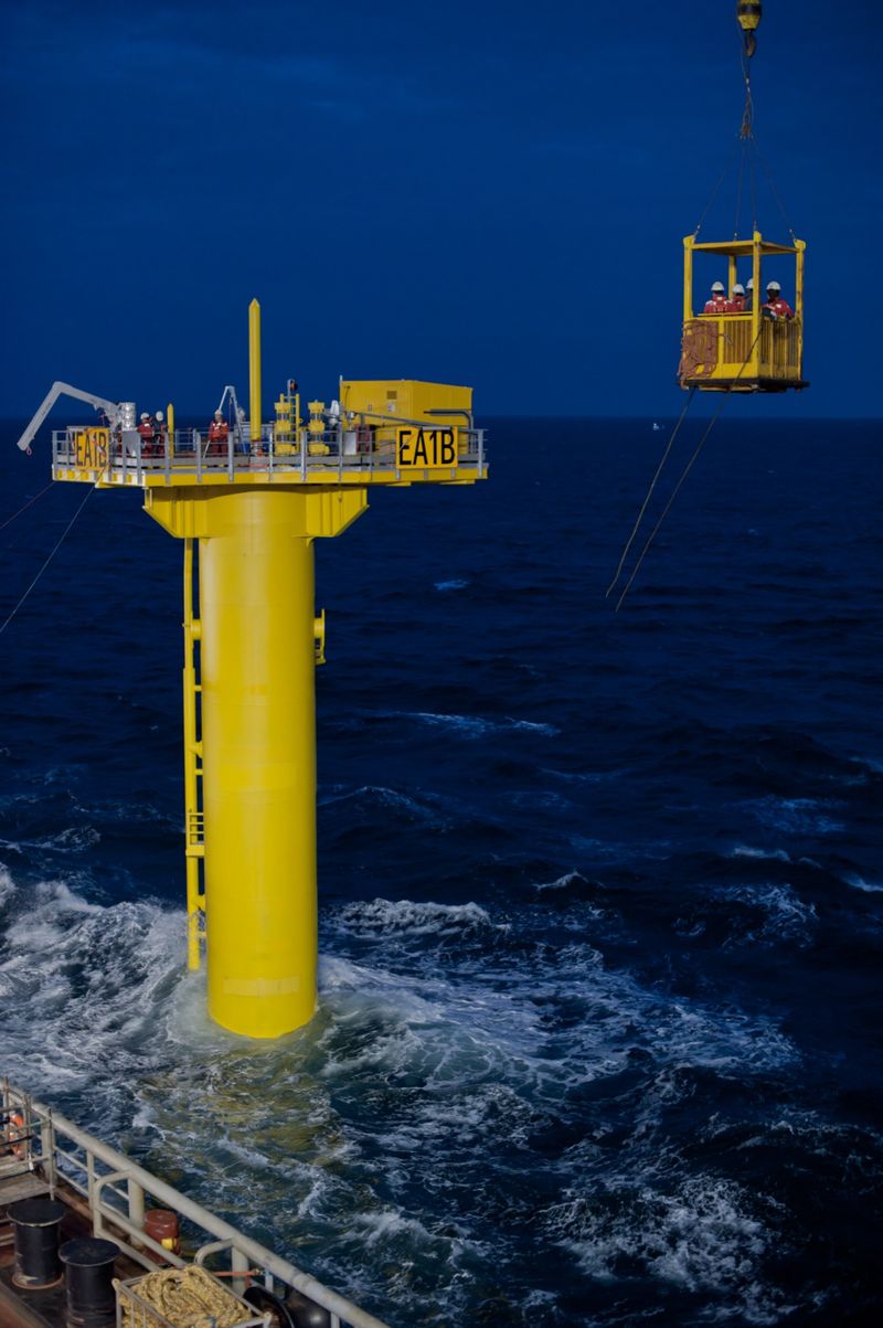 Seaway heavy lifting