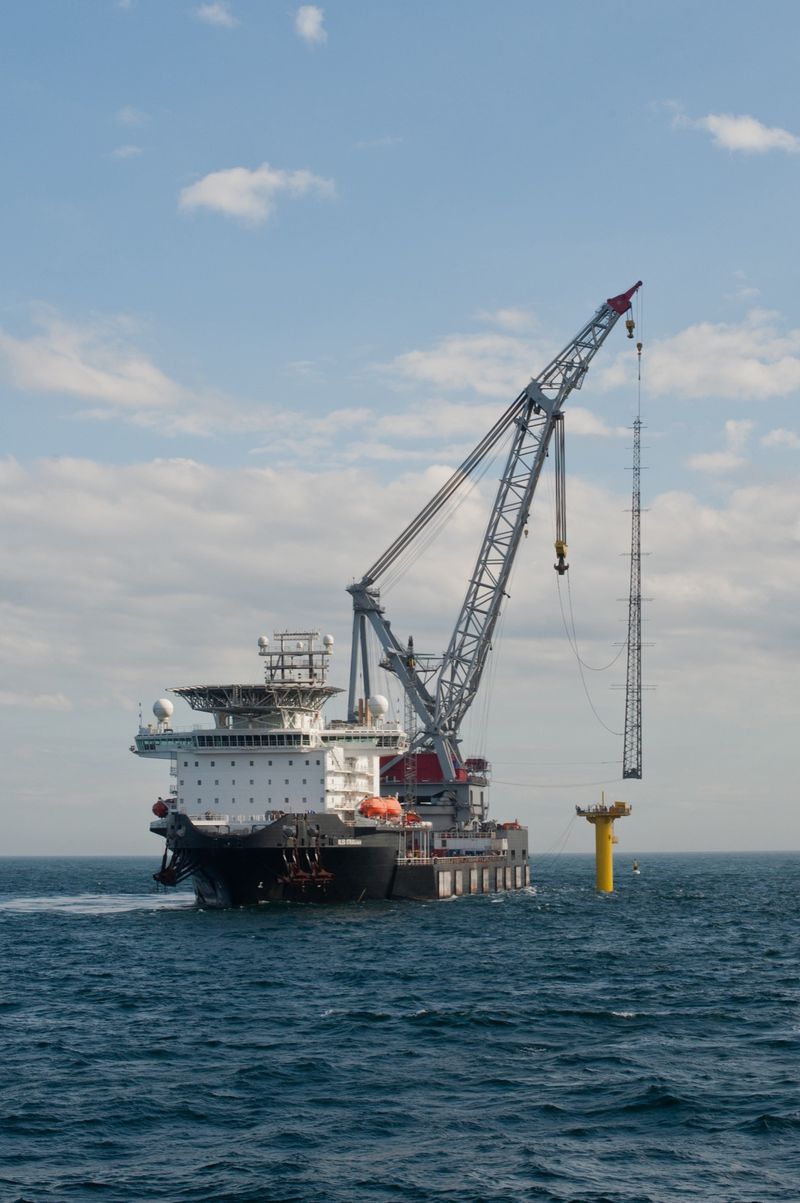 Seaway heavy lifting